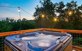Summer Deals! - 10 Min To Parkway - Mt View- Hot Tub-Cozy Cabin